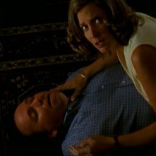 John Ritter e Kristine Sutherland in un'immagine dall'episodio 'Il fidanzato di mamma' di Buffy - L'ammazzavampiri 