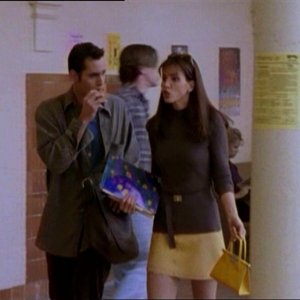Nicholas Brendon e Charisma Carpenter in una scena dell'episodio 'Il fidanzato di mamma' di Buffy - L'ammazzavampiri 