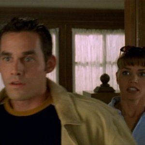 Nicholas Brendon e Charisma Carpenter in una scena dell'episodio 'L'unione fa la forza (2° parte)' di Buffy - L'ammazzavampiri 