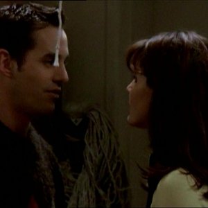 Nicholas Brendon e Charisma Carpenter in una scena dell'episodio 'Uova cattive' di Buffy - L'ammazzavampiri 