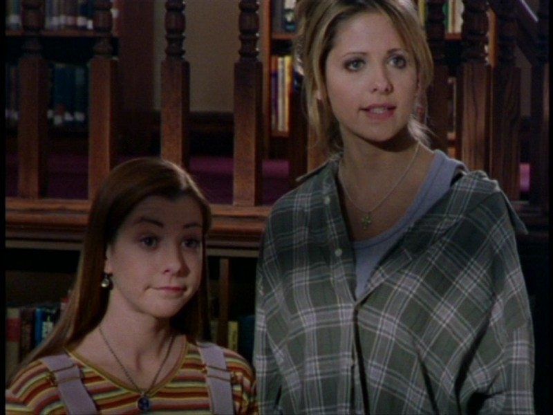 Sarah Michelle Gellar E Alyson Hannigan In Una Sequenza Dell Episodio L Unione Fa La Forza 2A Parte Di Buffy L Ammazzavampiri 50745