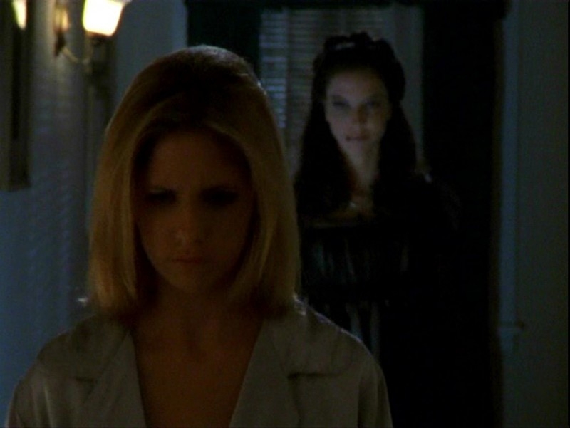 Sarah Michelle Gellar E Juliet Landau In Una Sequenza Dell Episodio Sorpresa Di Buffy L Ammazzavampiri 50795