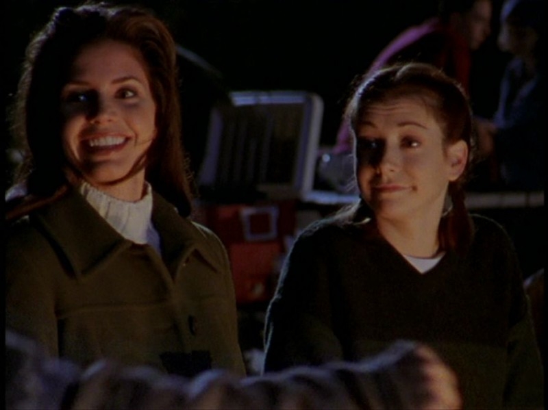 Alyson Hannigan E Charisma Carpenter In Una Sequenza Dell Episodio Il Dna Del Campione Di Buffy L Ammazzavampiri 50993