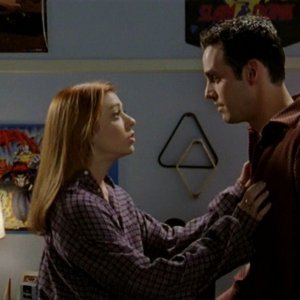 Alyson Hannigan e Nicholas Brendon nell'episodio 'Caccia all'uomo' di Buffy - L'ammazzavampiri 