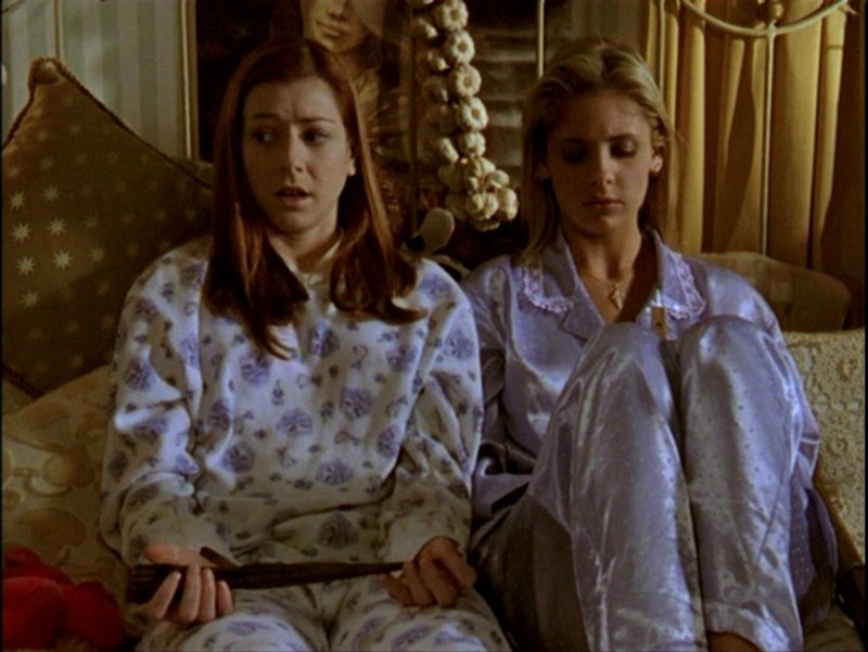 Alyson Hannigan E Sarah Michelle Gellar In Una Scena Dell Episodio Passioni Di Buffy L Ammazzavampiri 50936