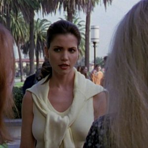 Charisma Carpenter in una sequenza dell'episodio 'Caccia all'uomo' di Buffy - L'ammazzavampiri 