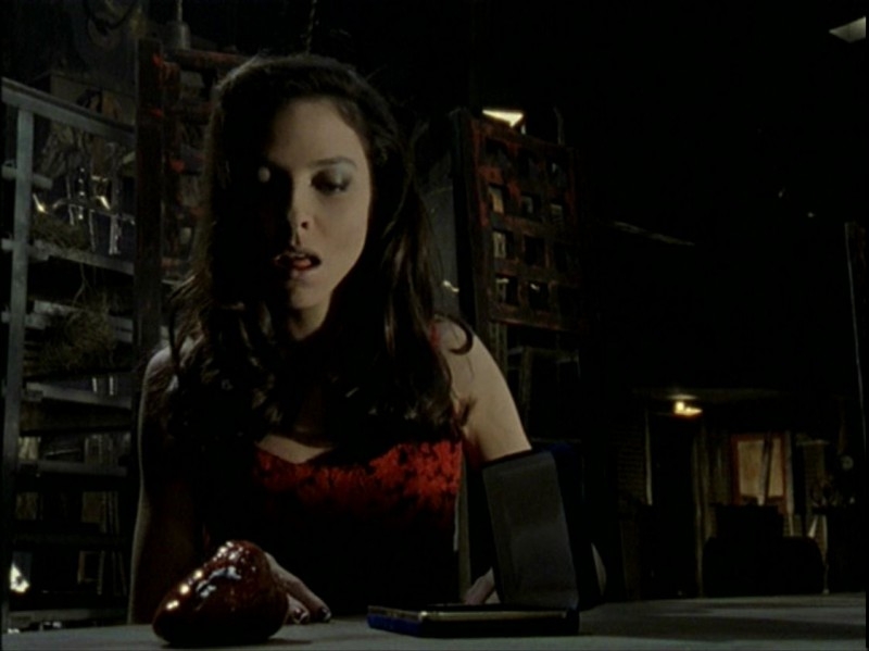 Juliet Landau In Una Scena Dell Episodio Caccia All Uomo Di Buffy L Ammazzavampiri 50903