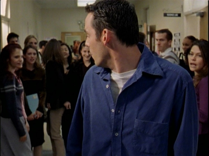 Nicholas Brendon Inizia A Preoccuparsi In Una Scena Dell Episodio Caccia All Uomo Di Buffy L Ammazzavampiri 50915