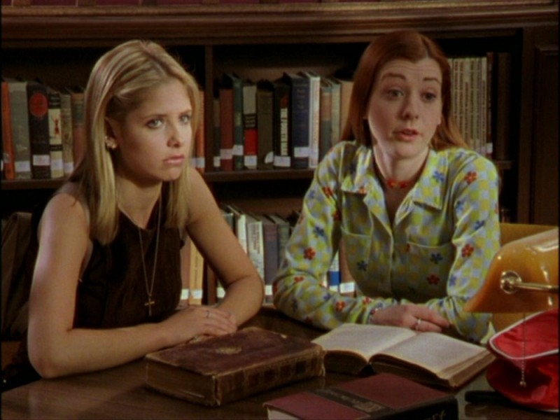 Sarah Michelle Gellar E Alyson Hannigan In Una Sequenza Dell Episodio Per Sempre Della Seconda Stagione Di Buffy L Ammazzavampiri 50971