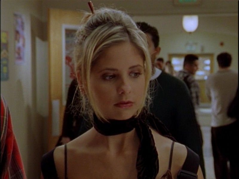 Sarah Michelle Gellar In Una Scena Dell Episodio Caccia All Uomo Di Buffy L Ammazzavampiri 50901