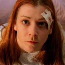 Alyson Hannigan in una scena dell'episodio 'L'inizio della storia (2ª parte)' di Buffy - L'ammazzavampiri 