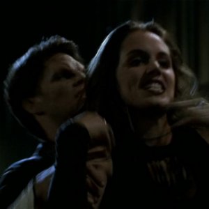 Eliza Dushku in una scena dell'episodio 'L'incantesimo' di Buffy - L'ammazzavampiri