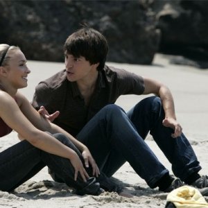 Heroes Volume II - Episodio 4: Claire (Hayden Panettiere) e West (Nick D'Agosto) in un raro momento di relax