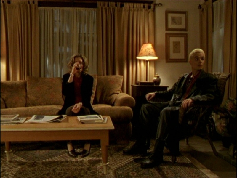 James Marsters E Kristine Sutherland In Una Scena Dell Episodio L Inizio Della Storia 2A Parte Di Buffy L Ammazzavampiri 51098