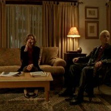James Marsters e Kristine Sutherland in una scena dell'episodio 'L'inizio della storia (2ª parte)' di Buffy - L'ammazzavampiri 