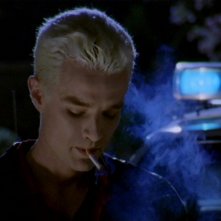 James Marsters in una scena dell'episodio 'L'inizio della storia (2ª parte)' di Buffy - L'ammazzavampiri 