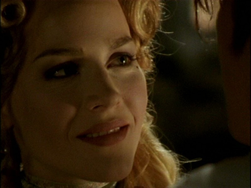 Julie Benz In Una Scena Dell Episodio L Inizio Della Storia 1A Parte Della Seconda Stagione Di Buffy L Ammazzavampiri 51061