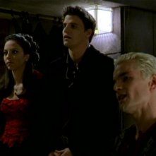 Juliet Landau, David Boreanaz e James Marsters in una scena dell'episodio 'L'inizio della storia (1ª parte)' della seconda stagione di Buffy - L'ammazzavampiri 