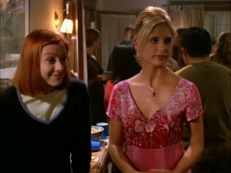 Sarah Michelle Gellar E Alyson Hannigan Nell Episodio La Festa Dei Morti Viventi Di Buffy L Ammazzavampiri 51139