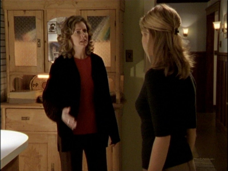Sarah Michelle Gellar E Kristine Sutherland In Una Scena Dell Episodio L Inizio Della Storia 2A Parte Di Buffy L Ammazzavampiri 51099