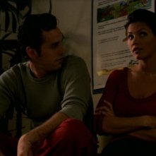 Nicholas Brendon e Charisma Carpenter nell'episodio 'La bella e le bestie' di Buffy - L'ammazzavampiri