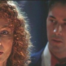 Connie Nielsen e Keanu Reeves in una scena de L'AVVOCATO DEL DIAVOLO