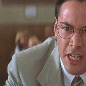 Keanu Reeves in una scena de L'AVVOCATO DEL DIAVOLO