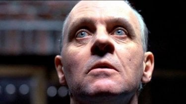 Anthony Hopkins è il dottor Hannibal Lecter in una scena de IL SILENZIO DEGLI INNOCENTI