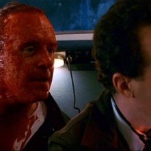 Anthony Hopkins in una scena inquietante de IL SILENZIO DEGLI INNOCENTI