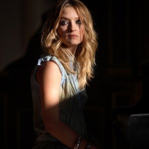 l'attrice Carolina Crescentini in una scena di Parlami d'Amore