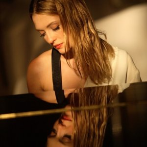 La Crescentini in una scena di Parlami d'Amore