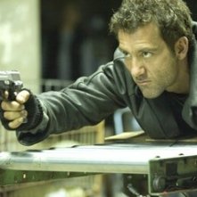 Clive Owen in una scena del film Shoot 'Em Up