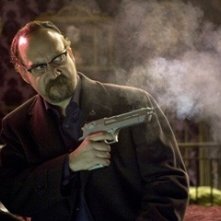 Giamatti in una sequenza di Shoot 'Em Up