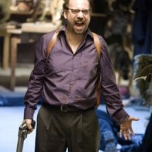 Paul Giamatti in una sequenza del film Shoot 'Em Up