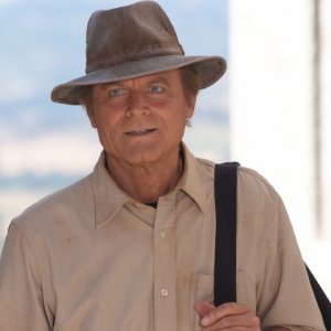 Terence Hill nel primo episodio della sesta stagione di Don Matteo