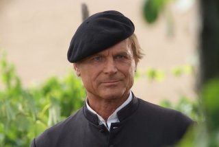 Terence Hill nel primo episodio della sesta stagione di Don Matteo