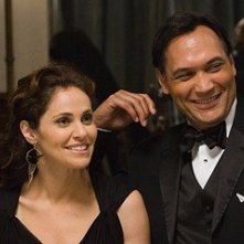 Amy Brenneman e Jimmy Smits in una sequenza del film Il club di Jane Austen