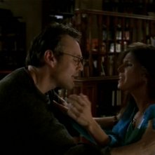 Anthony Head e Charisma Carpenter in una scena dell'episodio 'Il desiderio' di Buffy - L'ammazzavampiri
