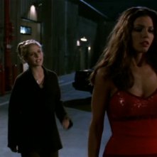 Charisma Carpenter e Sarah Michelle Gellar in una scena dell'episodio 'Il desiderio' di Buffy - L'ammazzavampiri