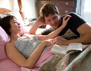 Emily Blunt e Marc Blucas in una scena del film Il club di Jane Austen