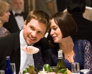 Emily Blunt con Marc Blucas in una scena del film Il club di Jane Austen
