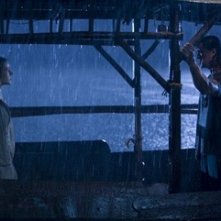 Sylvester Stallone e Julie Benz in una sequenza di John Rambo