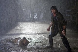 Sylvester Stallone e Julie Benz in una sequenza del film John Rambo