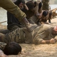 Tim Kang e Graham McTavish in una scena di John Rambo