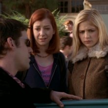 Nicholas Brendon, Alyson Hannigan e Sarah Michelle Gellar in una scena dell'episodio 'Il giorno dell'Apocalisse' di Buffy - L'ammazzavampiri
