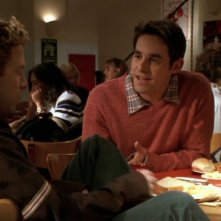 Nicholas Brendon e Seth Green in una scena dell'episodio 'Il giorno dell'Apocalisse' di Buffy - L'ammazzavampiri