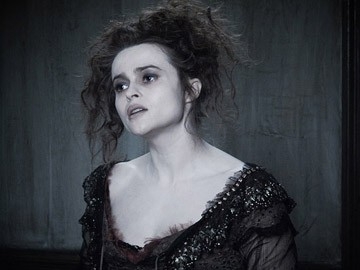 Helena Bonham Carter in una scena del film Sweeney Todd - il diabolico barbiere di Fleet Street