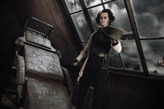 Depp in una scena di Sweeney Todd