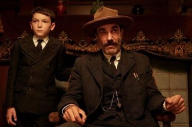 Daniel Day-Lewis e il piccolo Dillon Freasier in una sequenza de Il petroliere