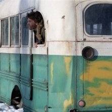 Emile Hirsch in una sequenza del film Into the Wild